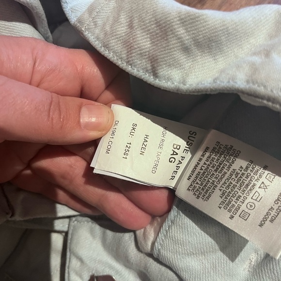 SUSIE Paperbag High Rise
Jeans by DL1961 size 25 - Picture 7 of 12